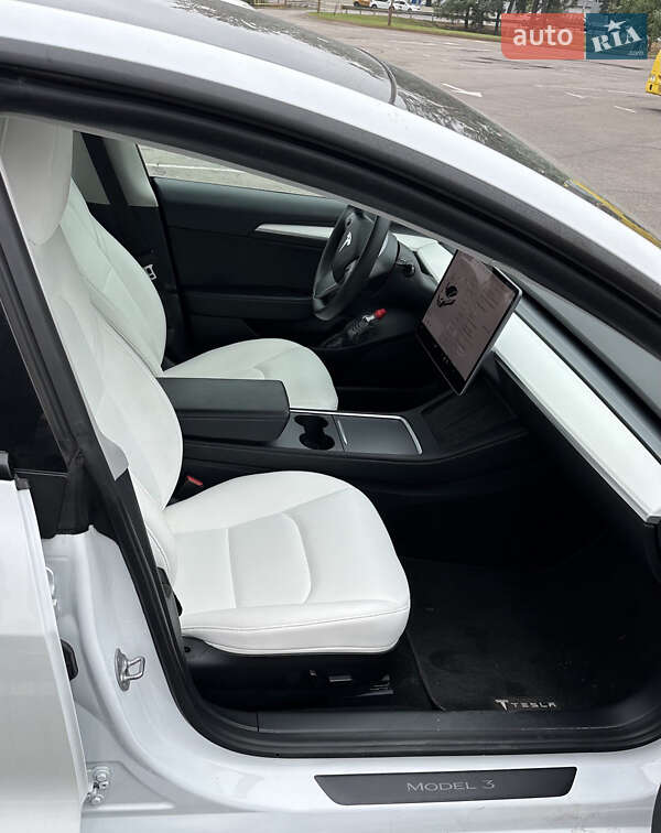 Седан Tesla Model 3 2021 в Киеве