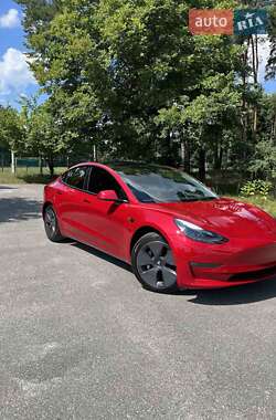 Седан Tesla Model 3 2022 в 