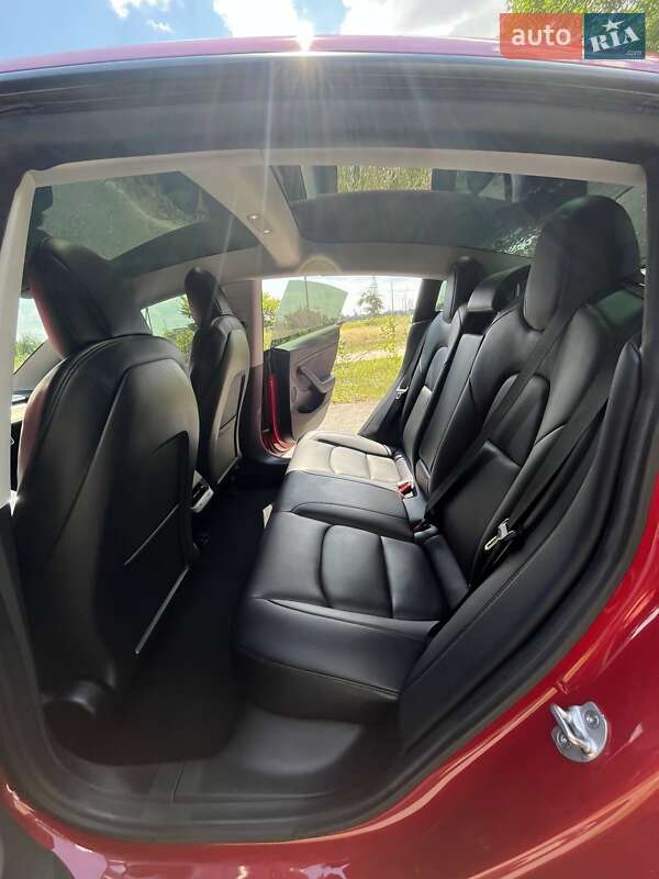 Седан Tesla Model 3 2022 в Макарове