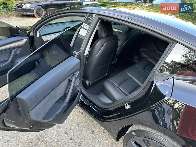 Седан Tesla Model 3 2022 в Днепре