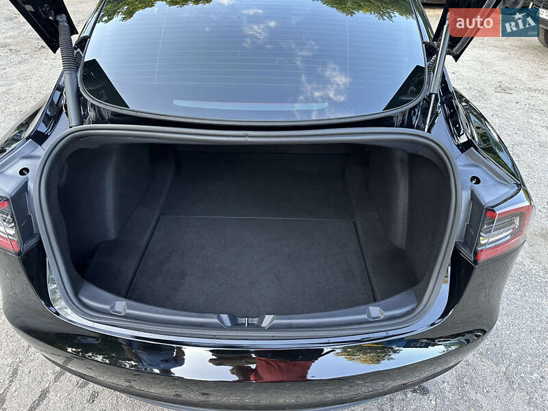 Седан Tesla Model 3 2022 в Днепре