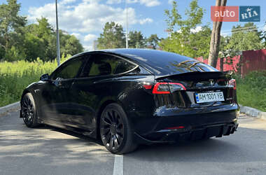 Седан Tesla Model 3 2021 в 