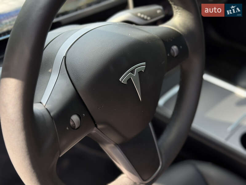 Седан Tesla Model 3 2021 в Житомирі