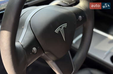 Седан Tesla Model 3 2021 в 
