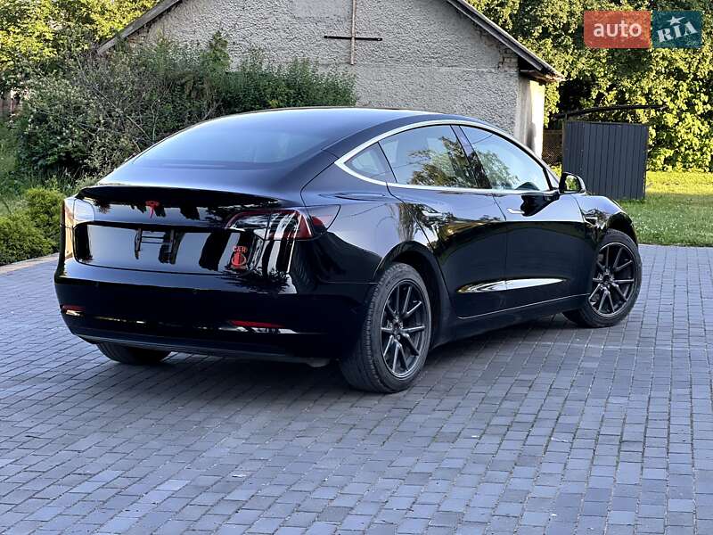 Седан Tesla Model 3 2019 в Тернополе