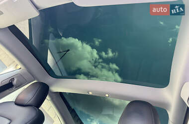 Седан Tesla Model 3 2021 в 