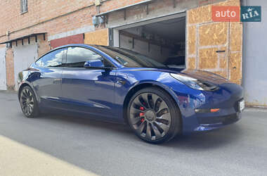 Седан Tesla Model 3 2021 в 