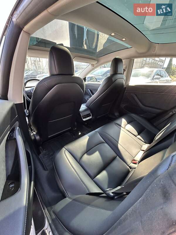Седан Tesla Model 3 2018 в Сумах