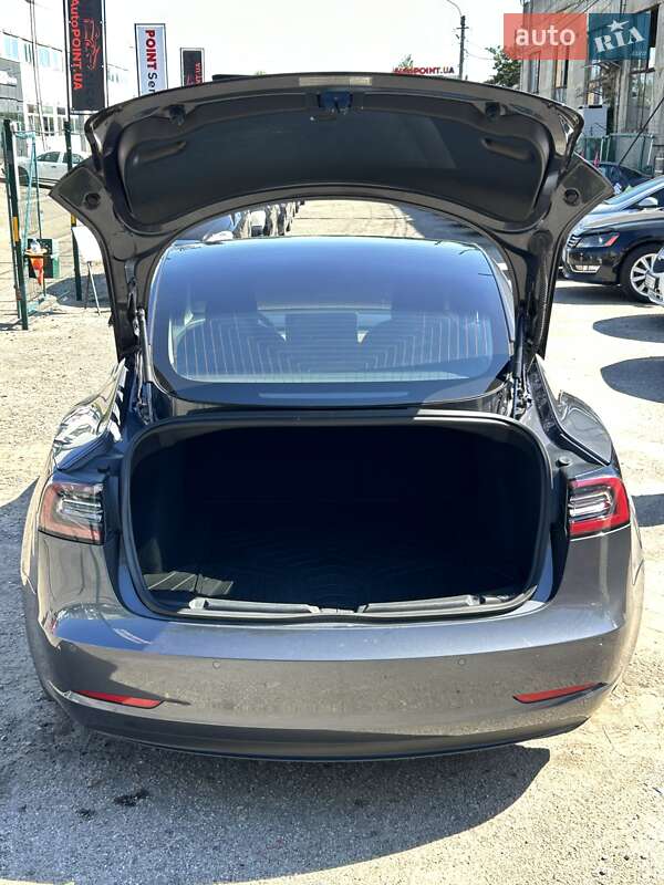 Седан Tesla Model 3 2018 в Сумах