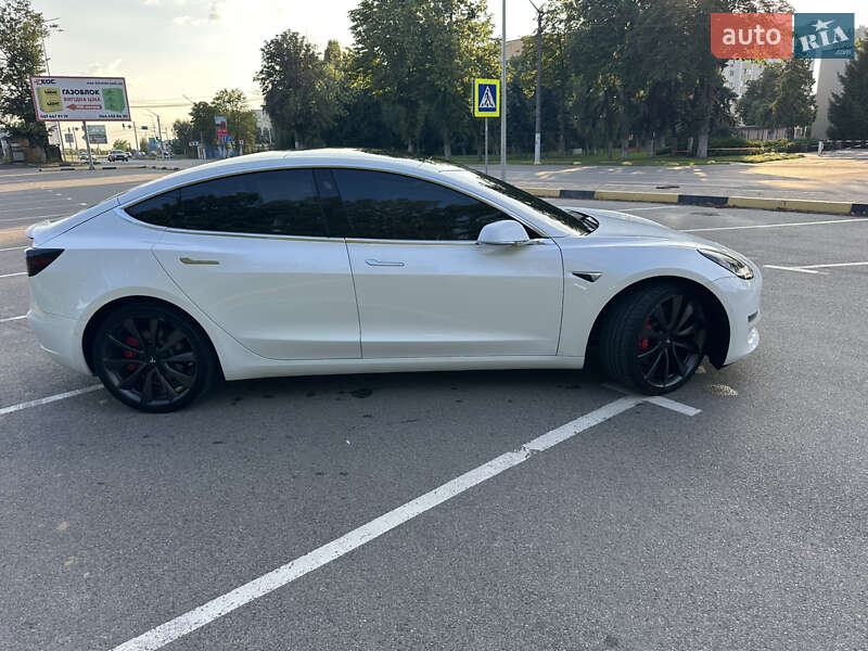 Седан Tesla Model 3 2019 в Києві