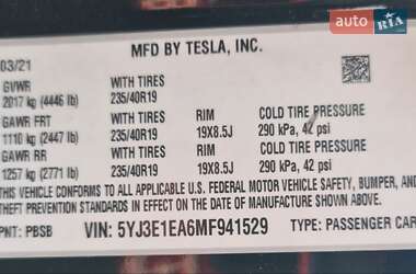 Седан Tesla Model 3 2021 в 