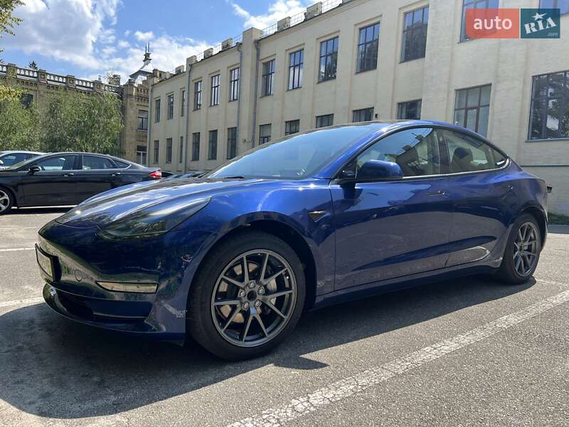 Седан Tesla Model 3 2023 в Києві