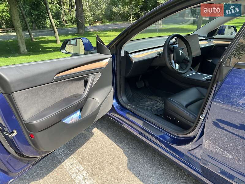 Седан Tesla Model 3 2023 в Києві