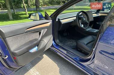 Седан Tesla Model 3 2023 в 