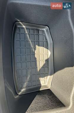 Седан Tesla Model 3 2023 в 
