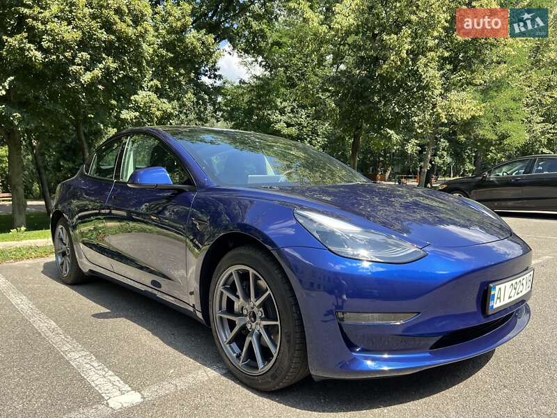 Седан Tesla Model 3 2023 в Києві