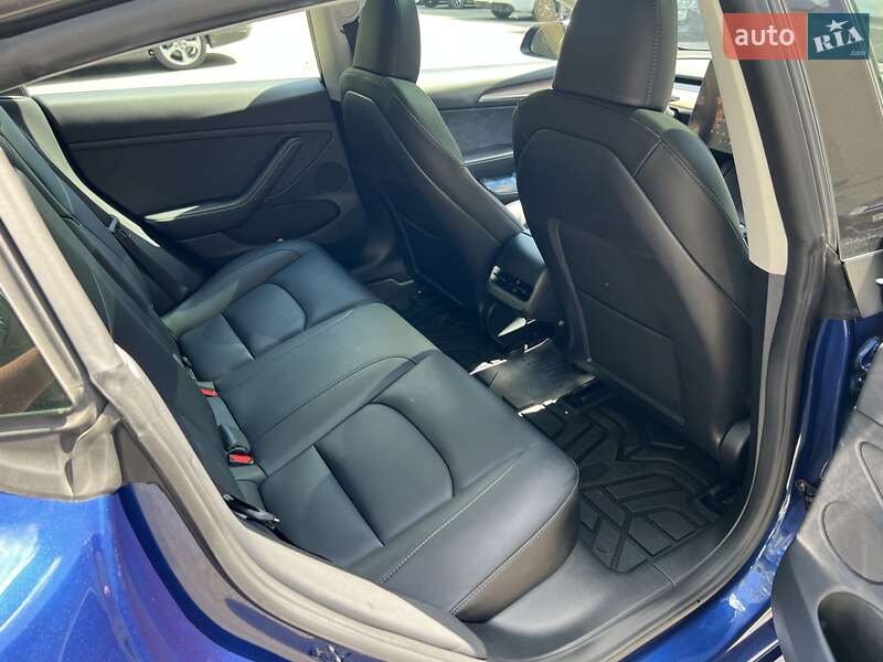 Седан Tesla Model 3 2023 в Києві