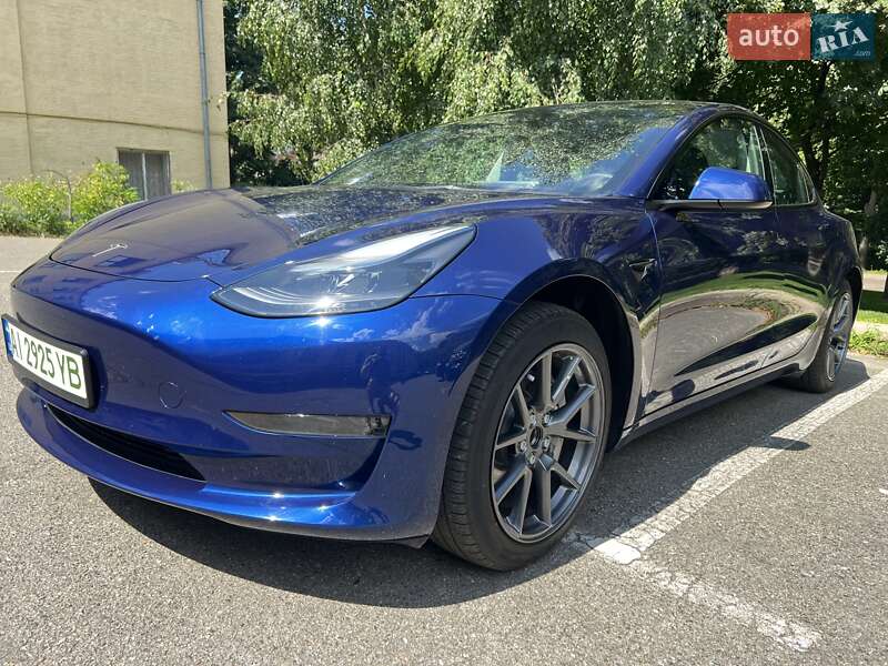Седан Tesla Model 3 2023 в Києві