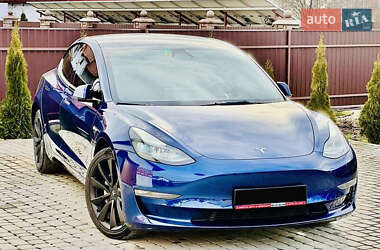 Седан Tesla Model 3 2022 в 