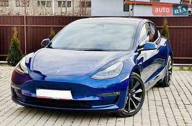 Седан Tesla Model 3 2022 в 