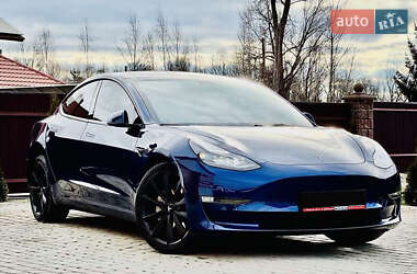 Седан Tesla Model 3 2022 в 