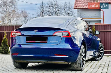 Седан Tesla Model 3 2022 в 