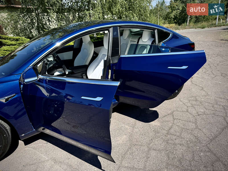 Седан Tesla Model 3 2019 в Днепре