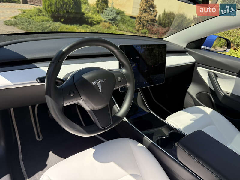 Седан Tesla Model 3 2019 в Днепре