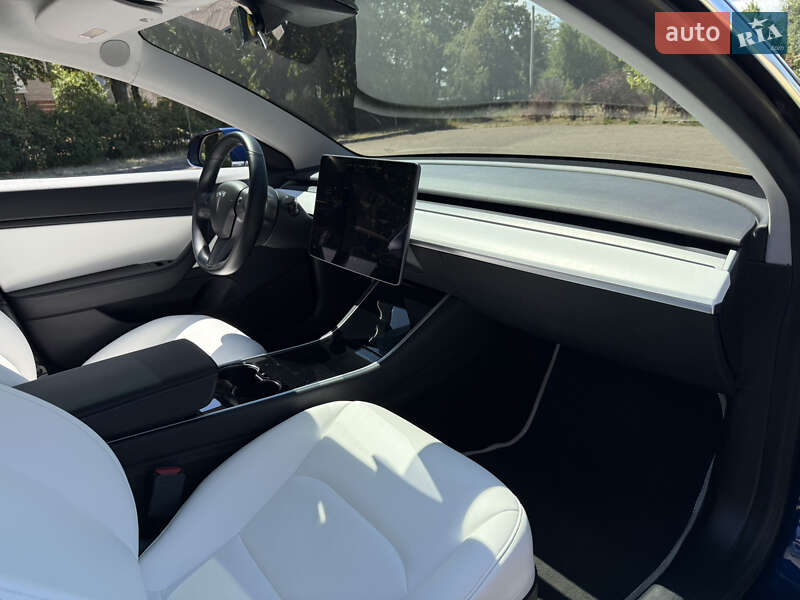 Седан Tesla Model 3 2019 в Днепре