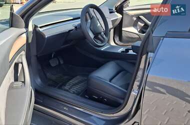 Седан Tesla Model 3 2023 в 