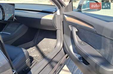 Седан Tesla Model 3 2023 в 