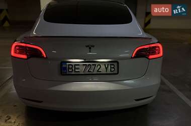 Седан Tesla Model 3 2022 в 
