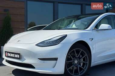 Седан Tesla Model 3 2019 в 