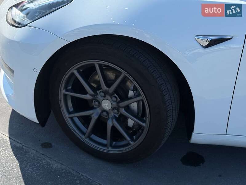 Седан Tesla Model 3 2019 в Рівному