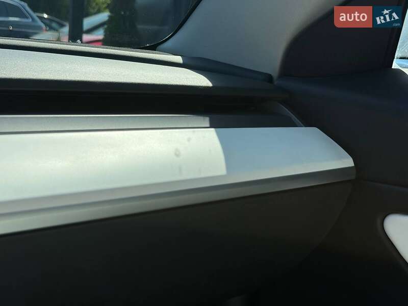 Седан Tesla Model 3 2019 в Рівному