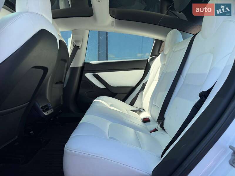 Седан Tesla Model 3 2019 в Рівному