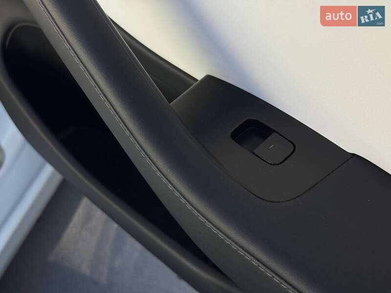 Седан Tesla Model 3 2019 в Рівному