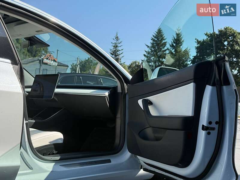 Седан Tesla Model 3 2019 в Рівному