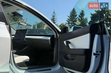 Седан Tesla Model 3 2019 в 
