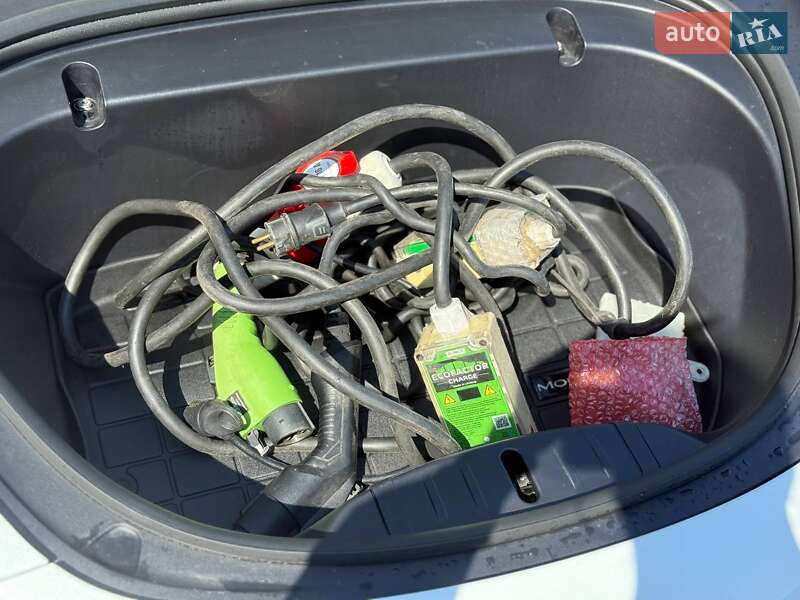 Седан Tesla Model 3 2019 в Рівному