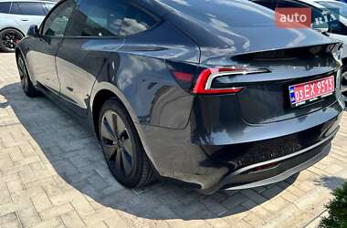 Седан Tesla Model 3 2024 в 