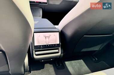Седан Tesla Model 3 2024 в 