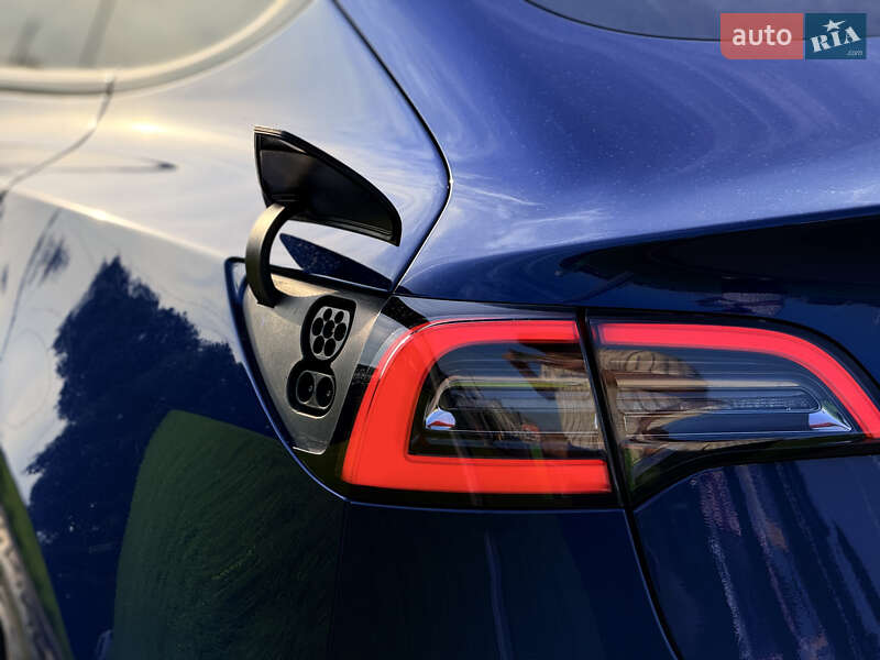 Седан Tesla Model 3 2019 в Житомирі