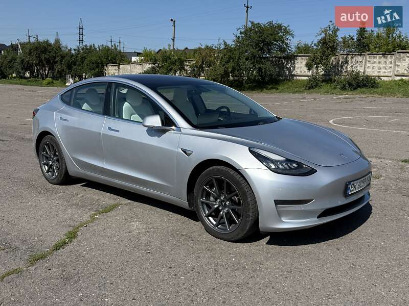 Седан Tesla Model 3 2018 в Рівному