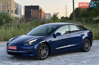 Седан Tesla Model 3 2021 в 