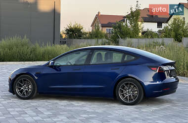 Седан Tesla Model 3 2021 в 