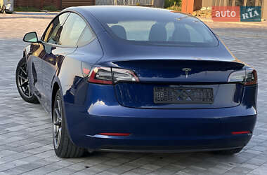 Седан Tesla Model 3 2021 в 