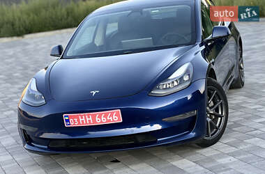 Седан Tesla Model 3 2021 в 