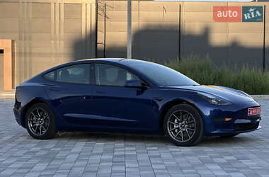 Седан Tesla Model 3 2021 в 