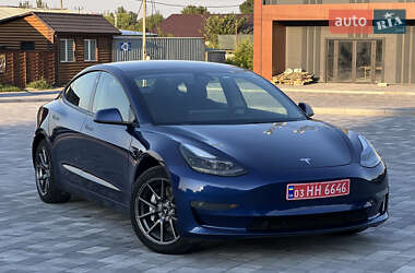 Седан Tesla Model 3 2021 в 
